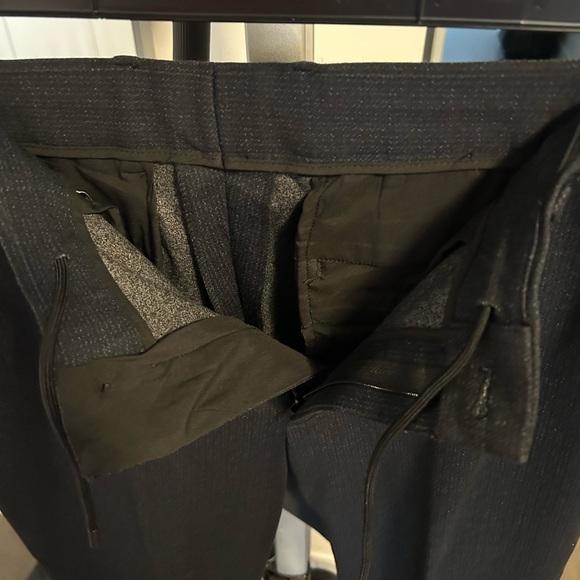 Brand new Zara Suit (blazer and matching pants) - Picture 4 of 10